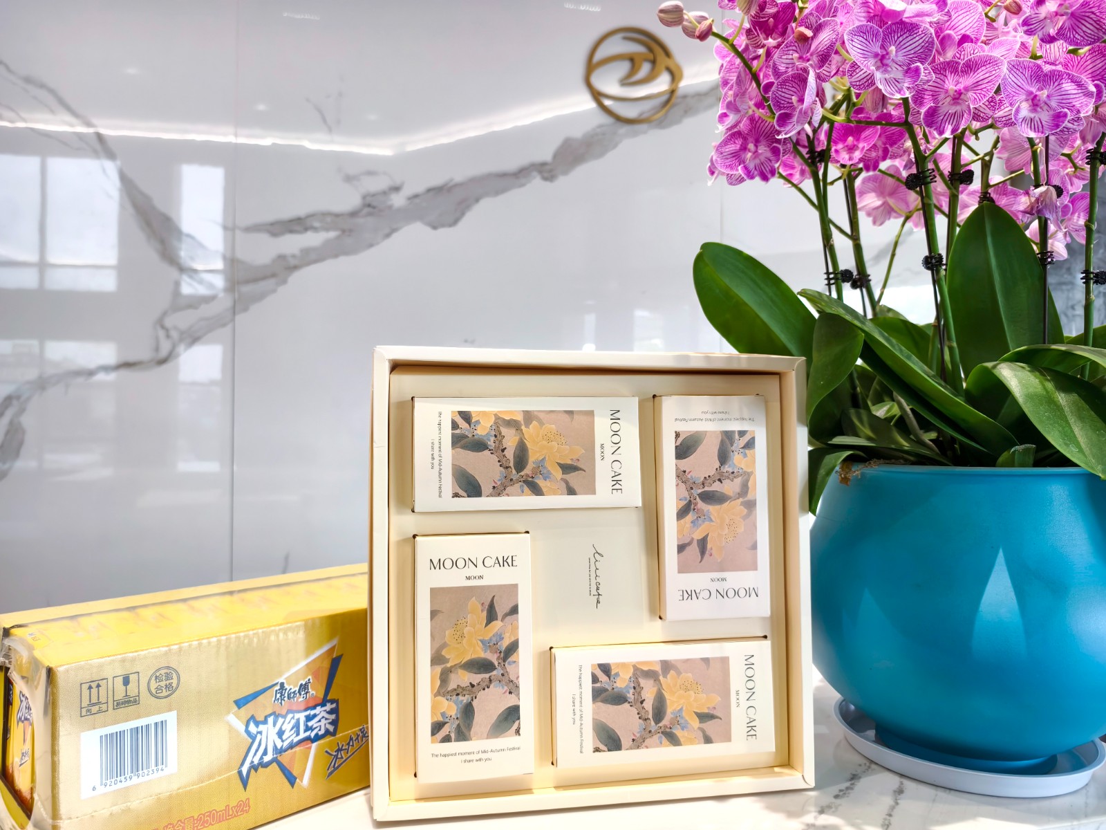 同辉控股 | 月满同辉，温暖相随